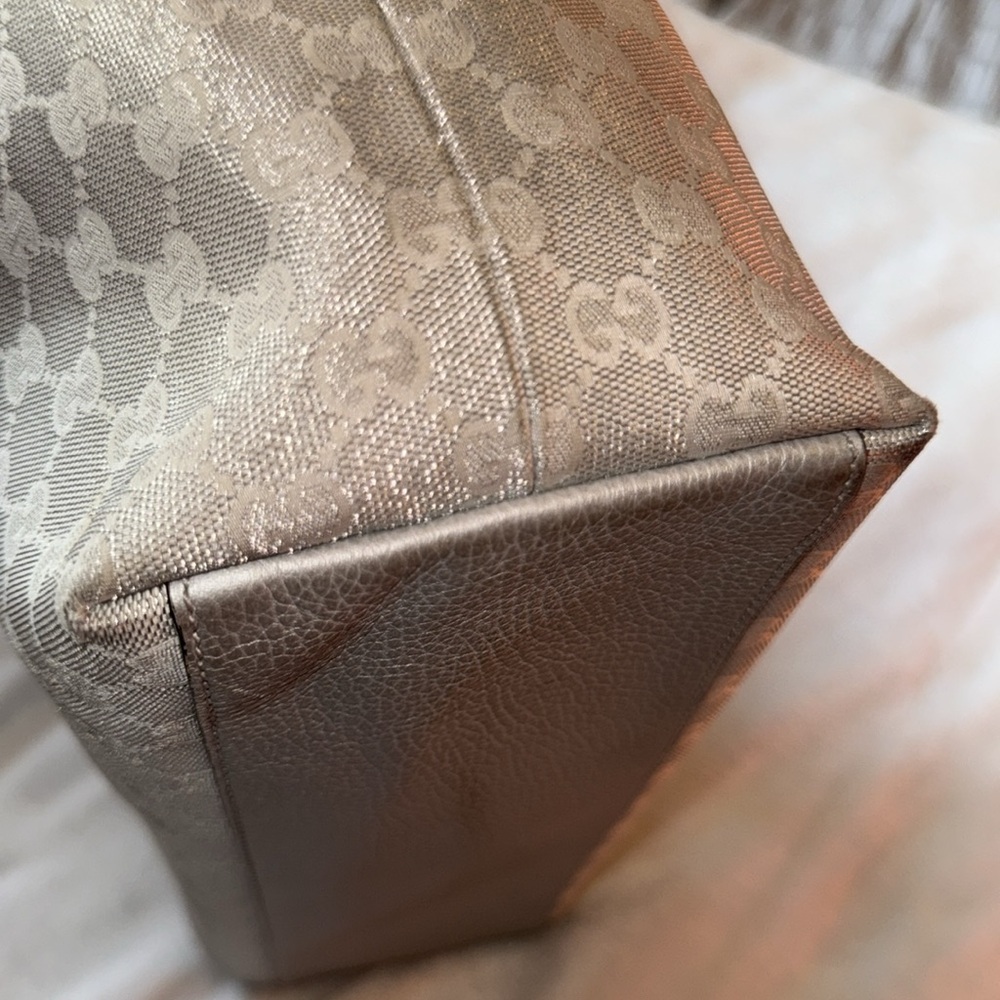 ✨Authentic ✨ Gucci Shimmering Silver Tote Bag - Picture 13 of 16